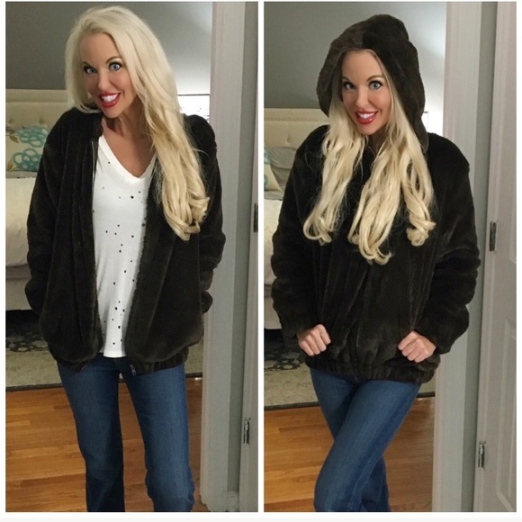 ❤️LAST 1! Snuggly Faux Fur Jacket! - Picture 3 of 3